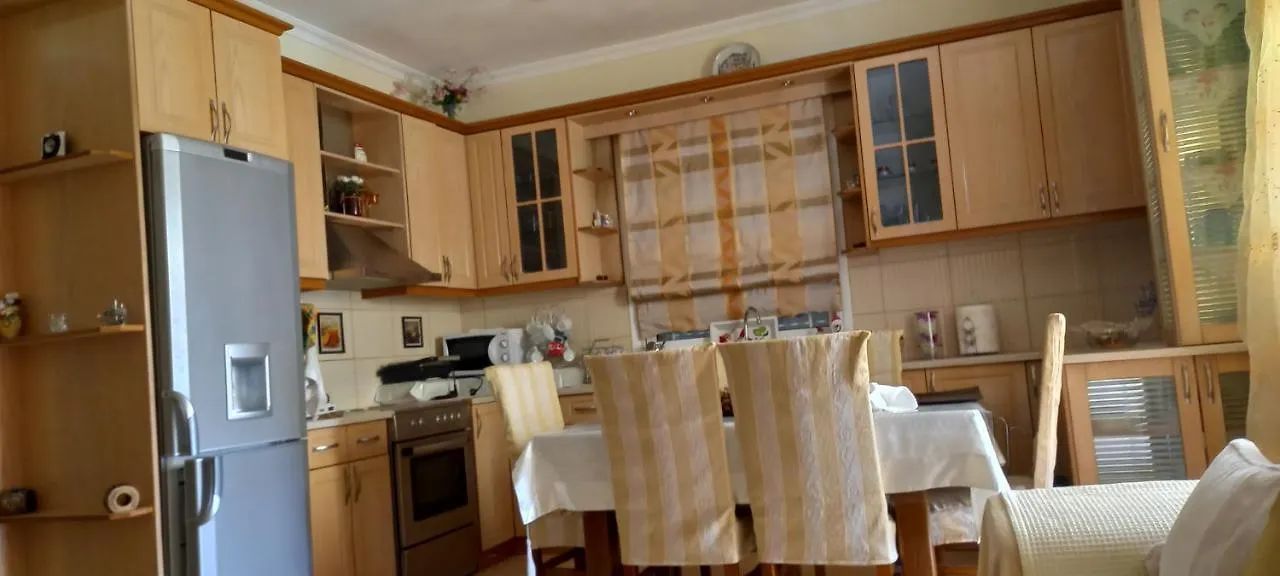 Misel Apartament Apartment Gjashte